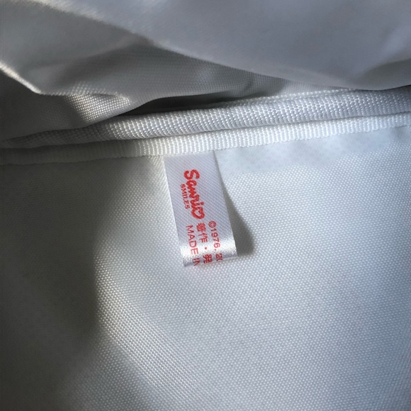 HELLO KITTY-NWT Cosmetics Bag - Picture 16 of 16